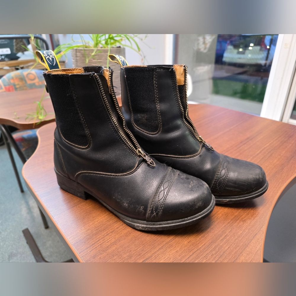 Stylish Black Ankle Boots with Zipper